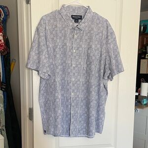 Mizzen+Main Navy and White Striped Casual Shirt